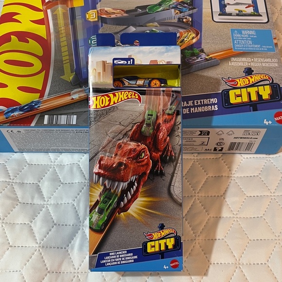 Hot Wheels City Stunt Garage Ghost Garage Car Wash Set - Picture 12 of 12